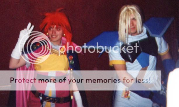 http://img72.photobucket.com/albums/v219/shira-chan/A-Kon/LinaGourry.jpg